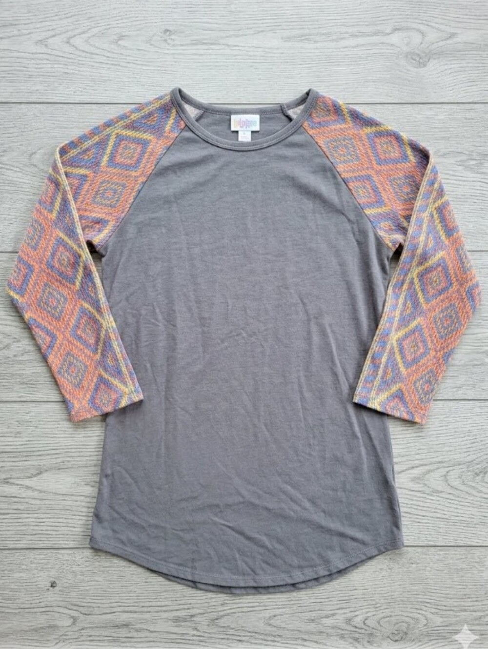 LuLaRoe SMALL Randy Tee Top classic baseball-style raglan shirt 3 4 Sleeve